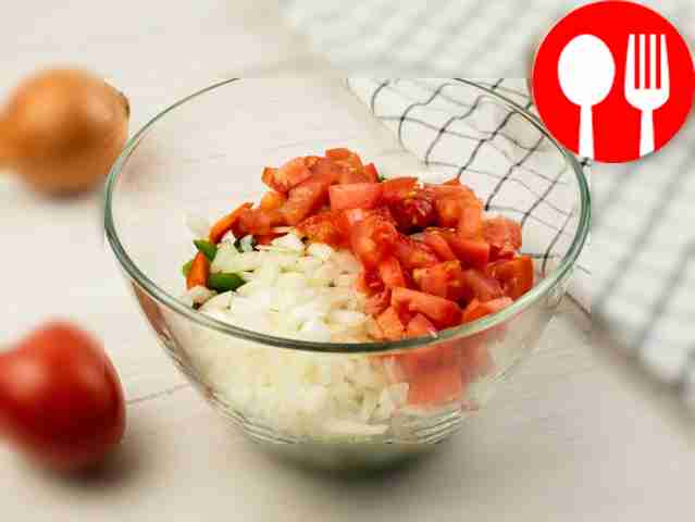 Смешайте все ингредиенты в большой миске.