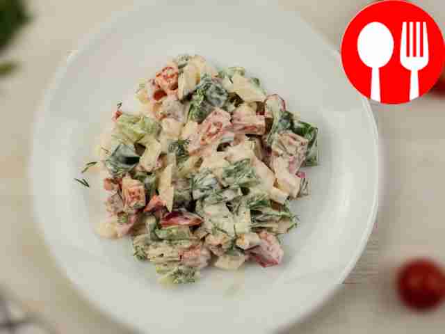 Салат с болгарским перцем, помидорами и луком