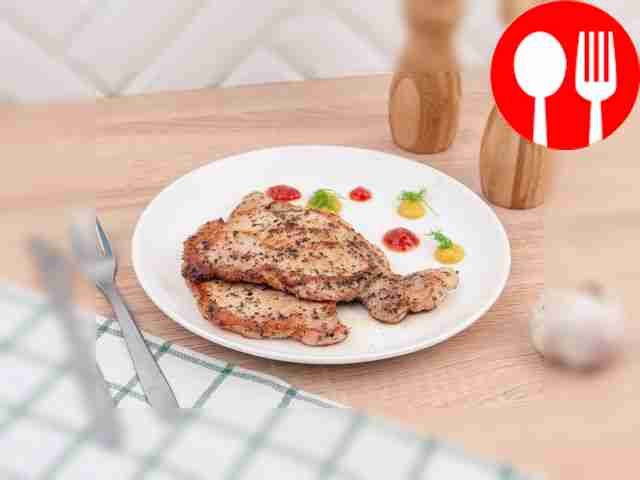 Свиной карбонад готов к подаче. Приятного аппетита!