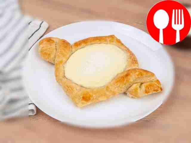 Ватрушки с творогом из слоеного теста