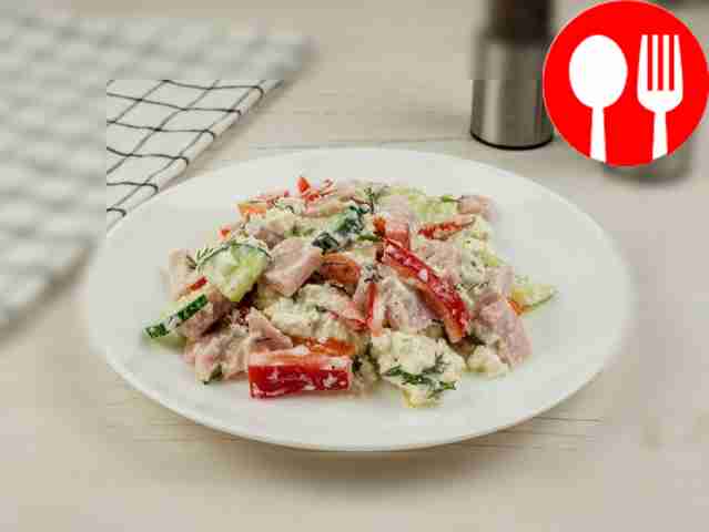 Салат с ветчиной и творогом