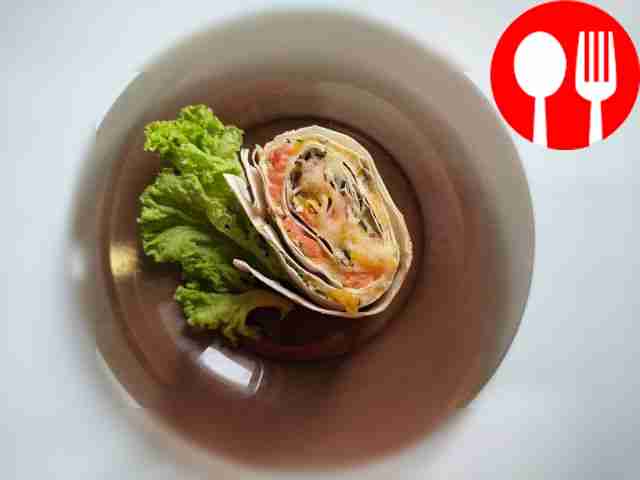 Рулет со слабосоленой семгой