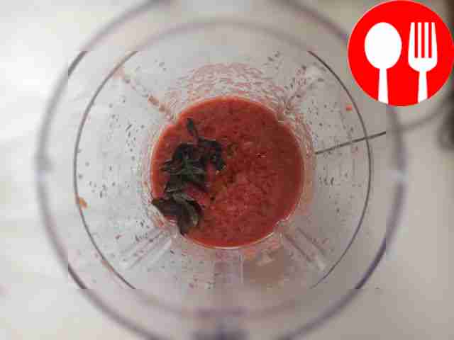 Поместите в чашу блендера все мелко нарезанные...