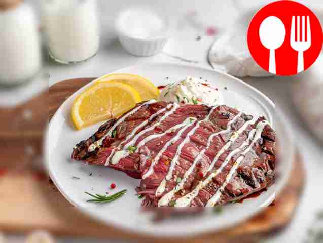 Легкий и быстрый стейк под сметанным соусом