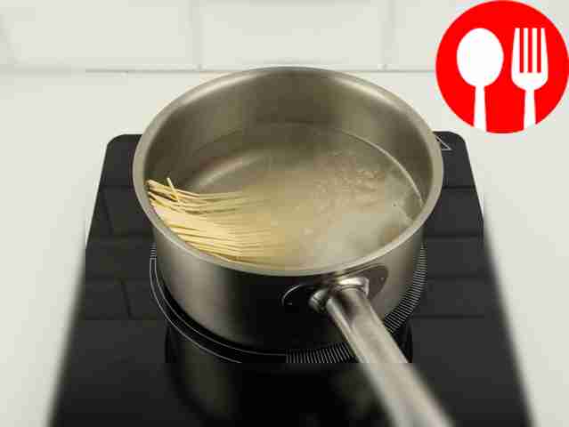 Пока лапша варится, доведите её до...