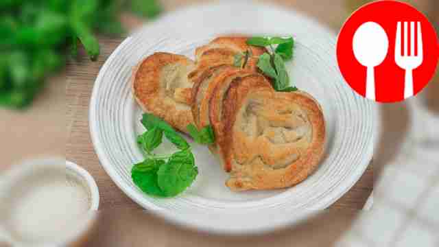 Булочки-сердечки с сахаром из готового теста