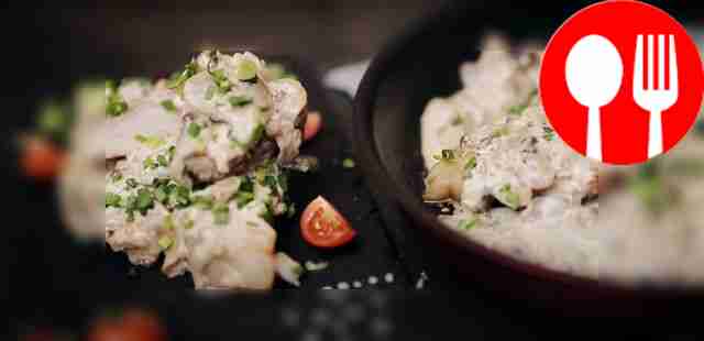 Свиные отбивные с грибным соусом