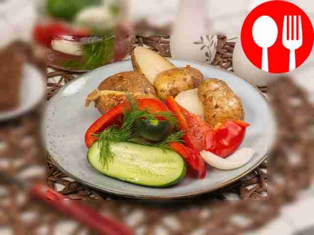 Маринованные огурцы с болгарским перцем