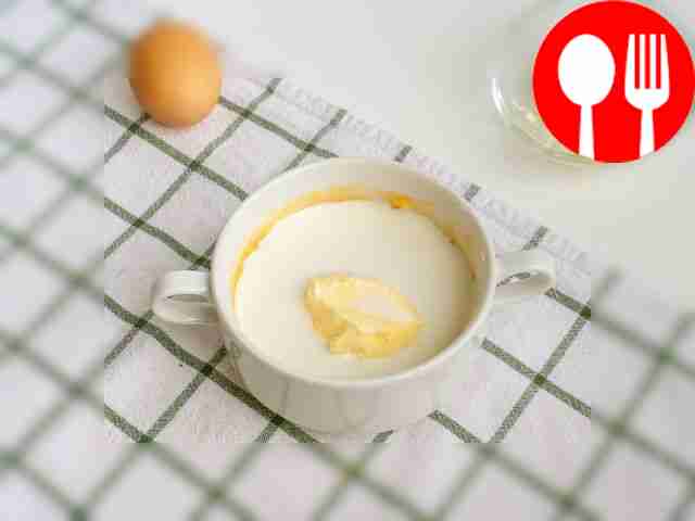 Добавьте молоко.