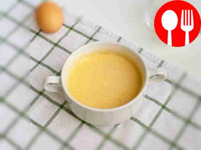 Осторожно размешайте тесто до получения...