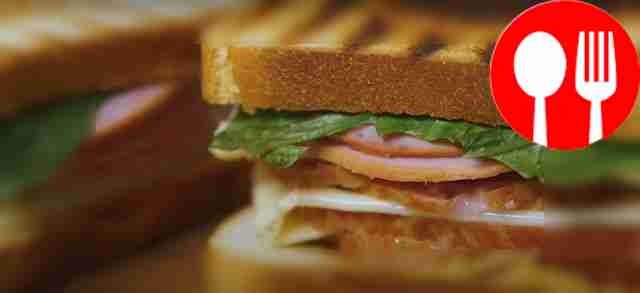 Классический сэндвич с ветчиной и сыром