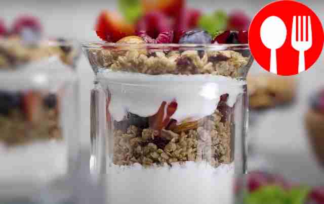 Парфе с сезонными ягодами