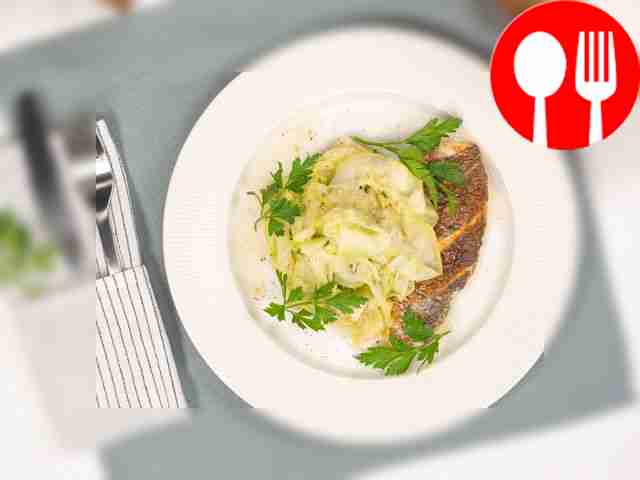 Подавайте готовые маринованные кабачки с медом...