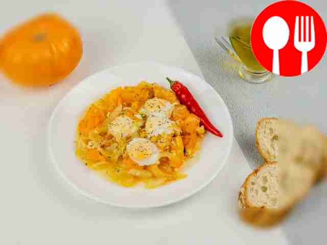 Шакшука с перепелиными яйцами