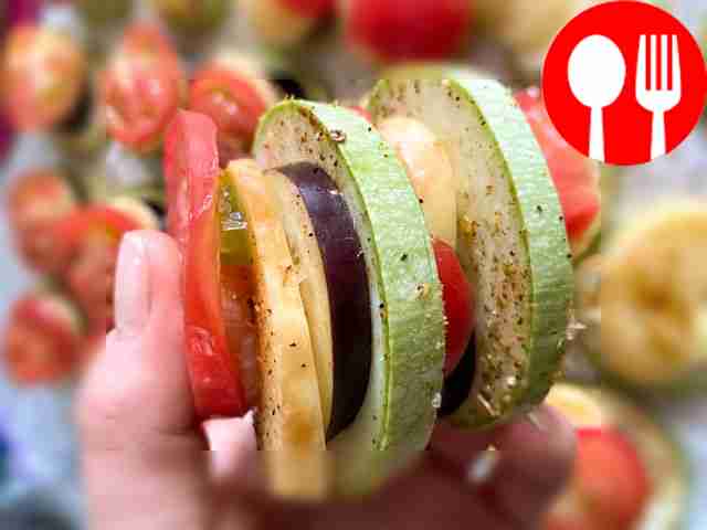 Затем уложите овощи в форму для запекания....