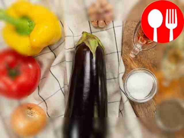 Помойте овощи, очистите лук и чеснок от...