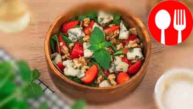 Салат с клубникой