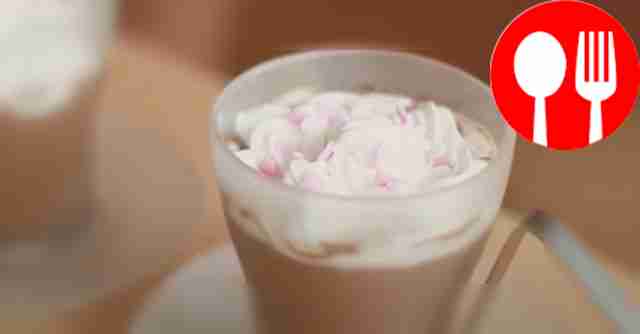 Мокко с корицей и взбитыми сливками