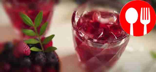 Вишневый сок со льдом