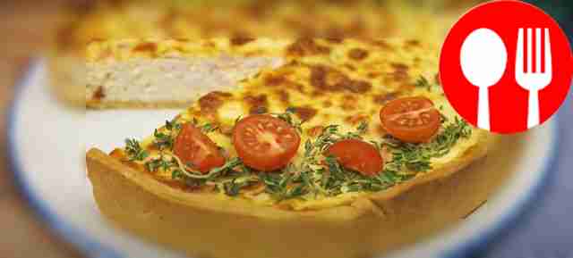 Сытный пирог с курицей и ветчиной