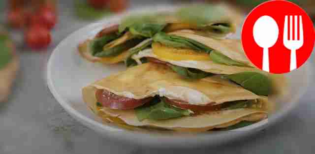 Блины с томатами и шпинатом