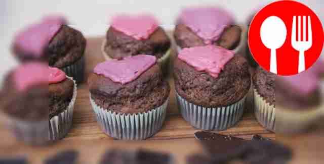 Шоколадные маффины со сливочным кремом