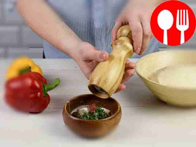 Сделайте соус для основы: мелко порубите...