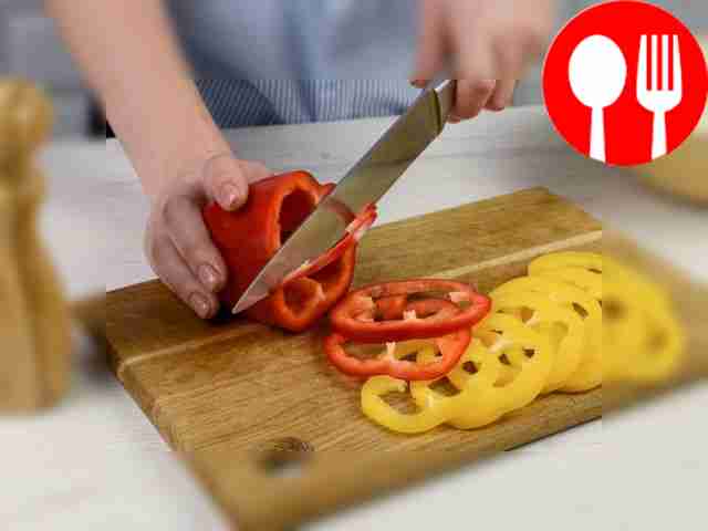 Подготовьте начинку. Сыры натрите на крупной...