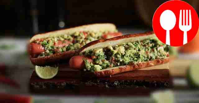 Хот–дог с авторской сальсой