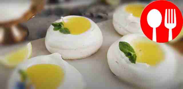 Десерт «Павлова» с лимонным курдом