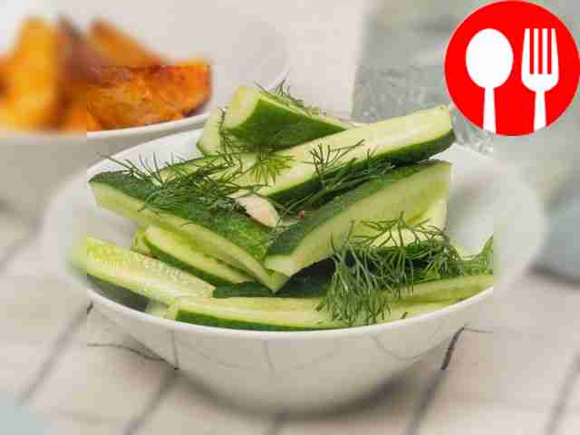 Малосольные огурцы в холодной воде