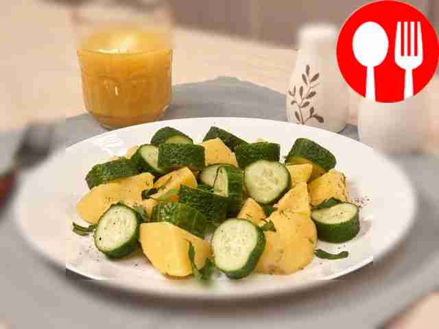 Быстрые малосольные огурцы в банке