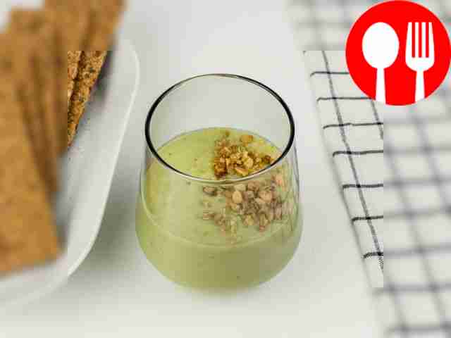 Смузи с авокадо и базиликом