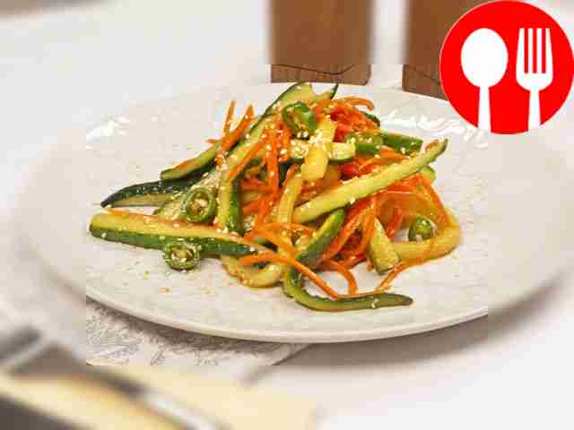 Маринованные огурцы с корейской морковью