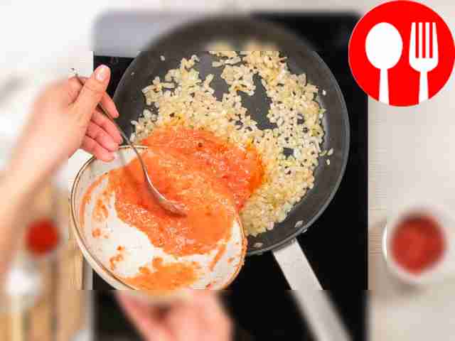 Подготовьте ингредиенты для соуса. Очистив...