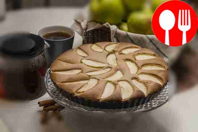 Ароматная шарлотка с корицей