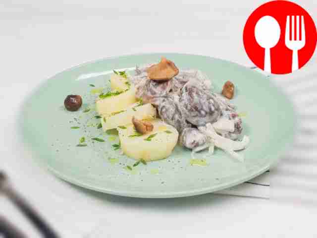 Соленые грузди со сметаной