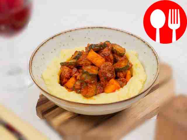 Свинина с солеными огурцами