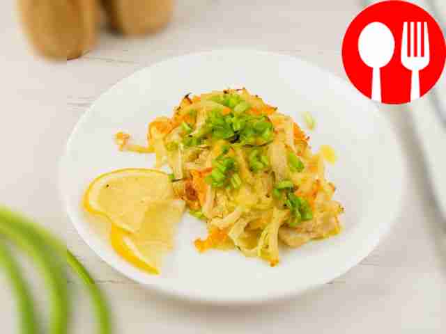 Минтай, запеченный под морковно-луковой шапкой