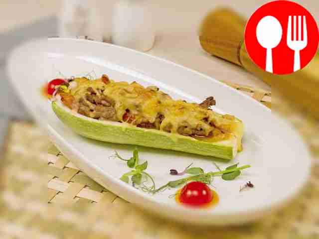 Кабачки, фаршированные помидорами