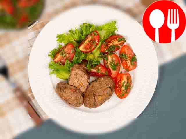 Подавайте солёные помидоры холодными на...