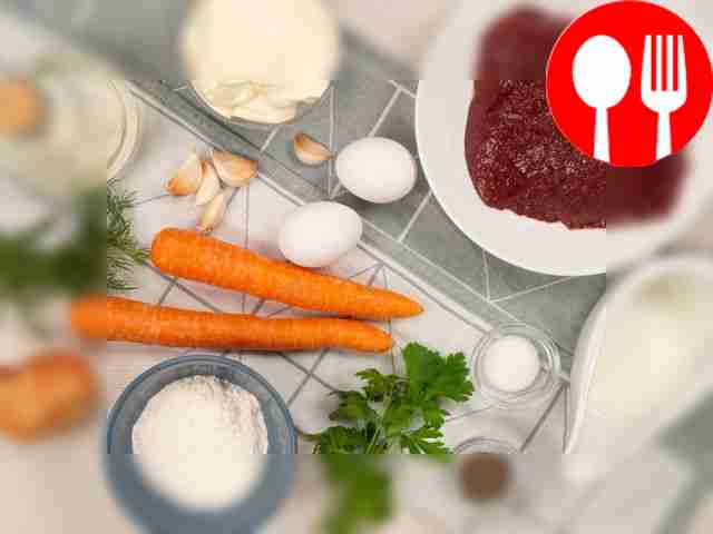 Печень хорошо промойте, обсушите бумажными...