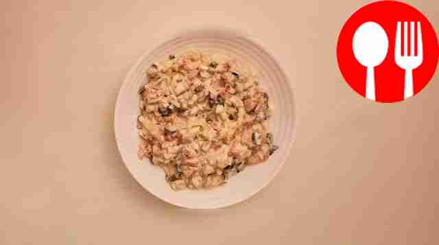 Поместите салат в холодильник на час или...