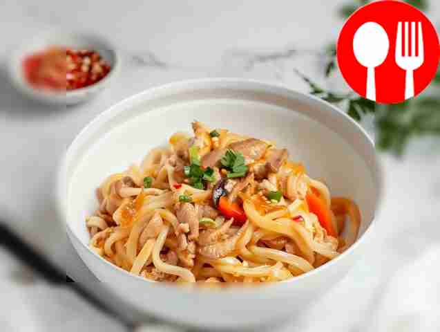 Классическая лапша удон с курицей и грибами