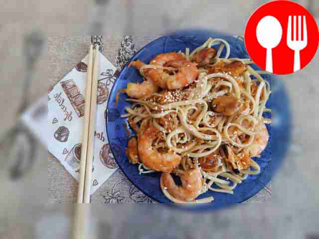 Вкусный удон с морепродуктами