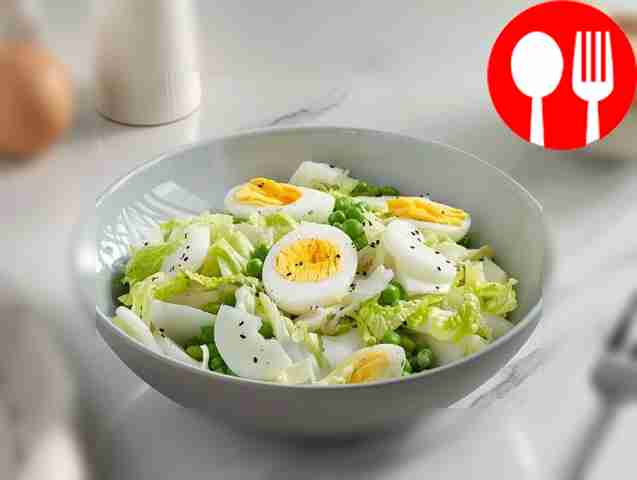 Легкий салат с кальмарами и пекинской капустой