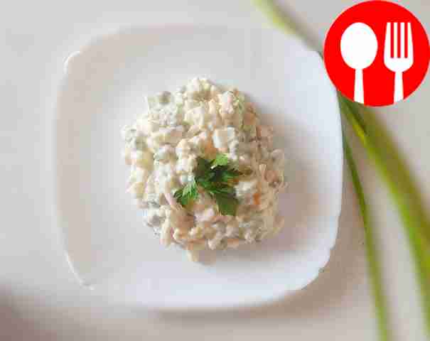 Быстрый салат с кальмаром