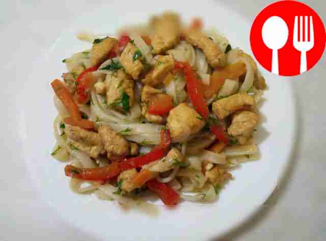 Куриная лапша вок