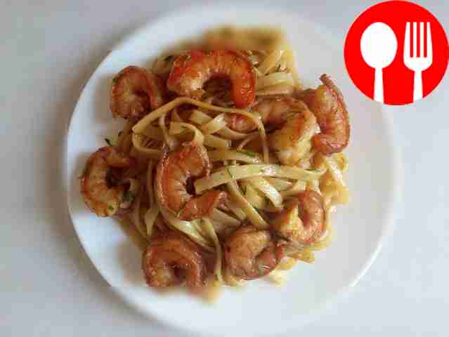 Лапша удон с креветками и соевым соусом