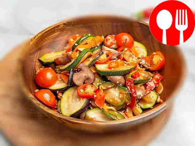 Диетический вок с цукини и баклажаном